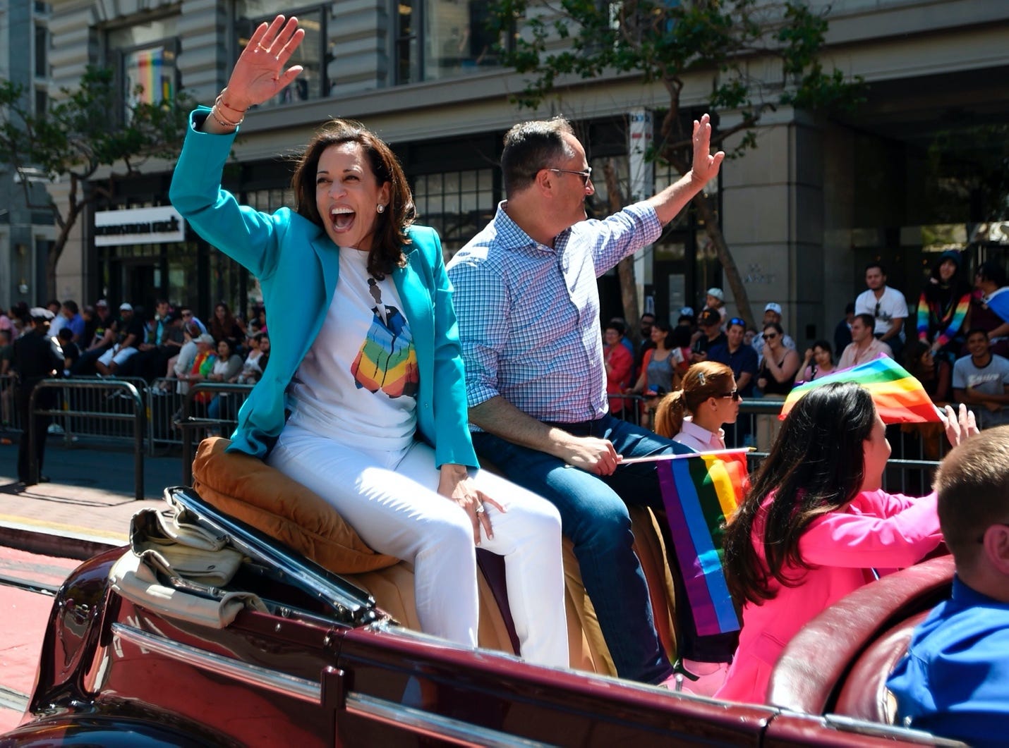 Veep Chic: Breaking Down Kamala Harris' Effortlessly Cool Style