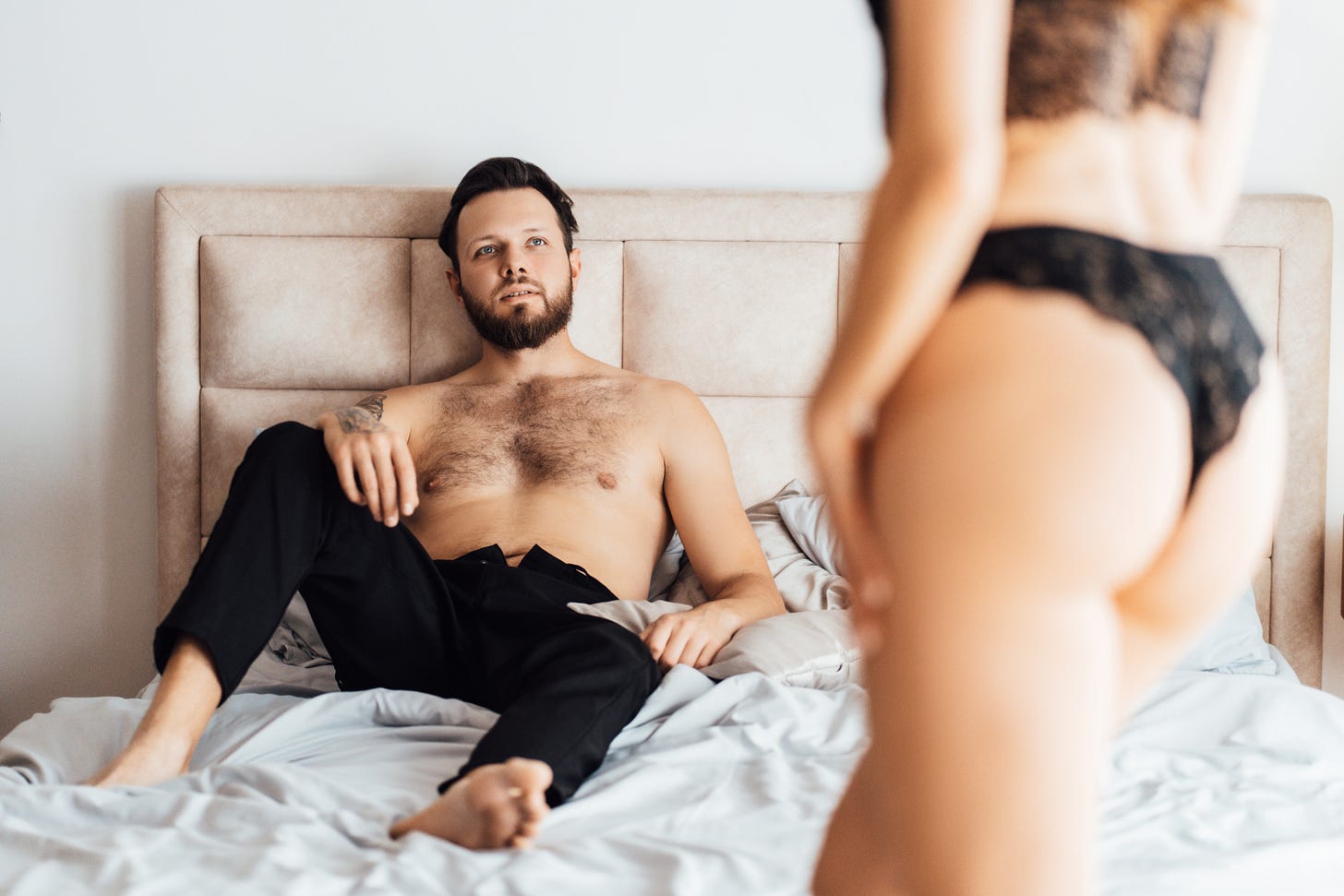 Man staring at sexy woman Man staring at sexy woman