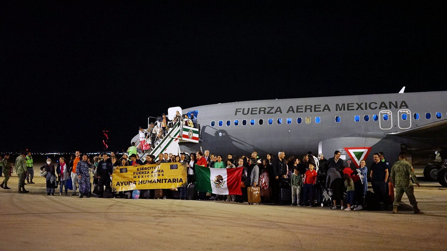 Los dos grupos de repatriados por la guerra en Israel llegan a México: “Me  duele mucho saber que está muriendo gente inocente” | EL PAÍS México