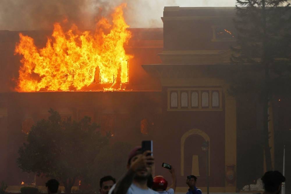Nepal protesters set parliament ablaze as PM quits - Sinar Daily