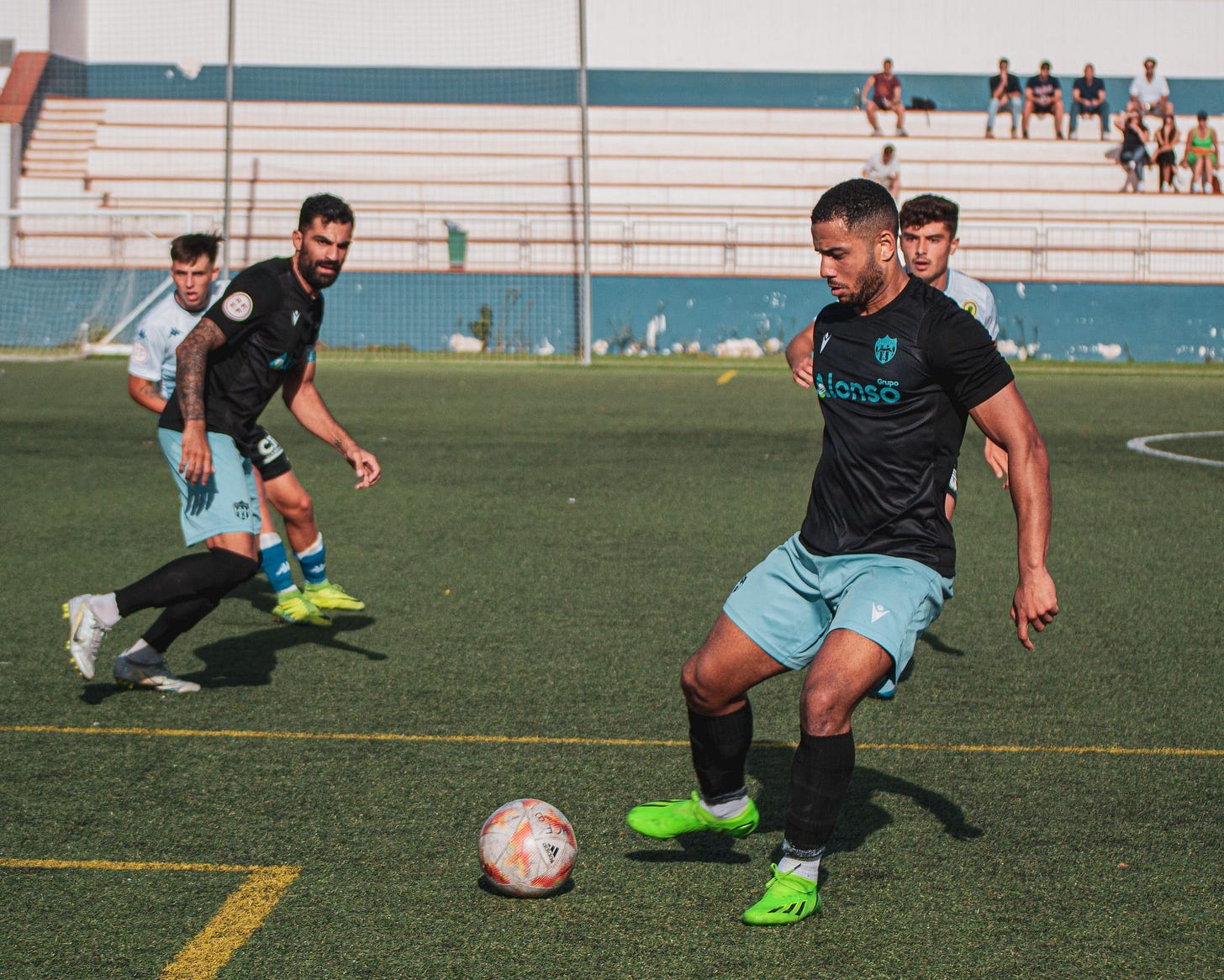 Moisés Eboko durante el partido de ida que jugaron Hércules B y Patacona en la ida Moisés Eboko durante el partido de ida que jugaron Hércules B y Patacona en la ida