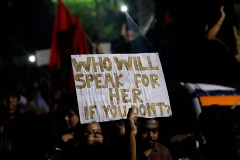 Kolkata: Massive night protests after doctor's rape and murder