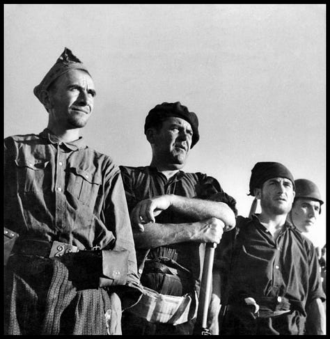 a galera mostra 6 fotos de Gerda Taro durante a guerra Civil Espanhola