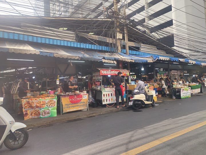 lunch scenes at Chalawan's