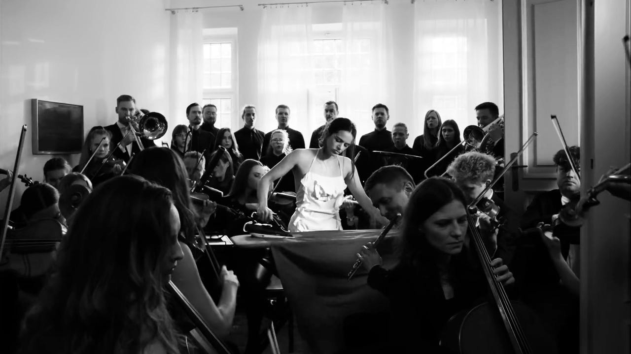 Operatita. Velvet wrapped around rebar