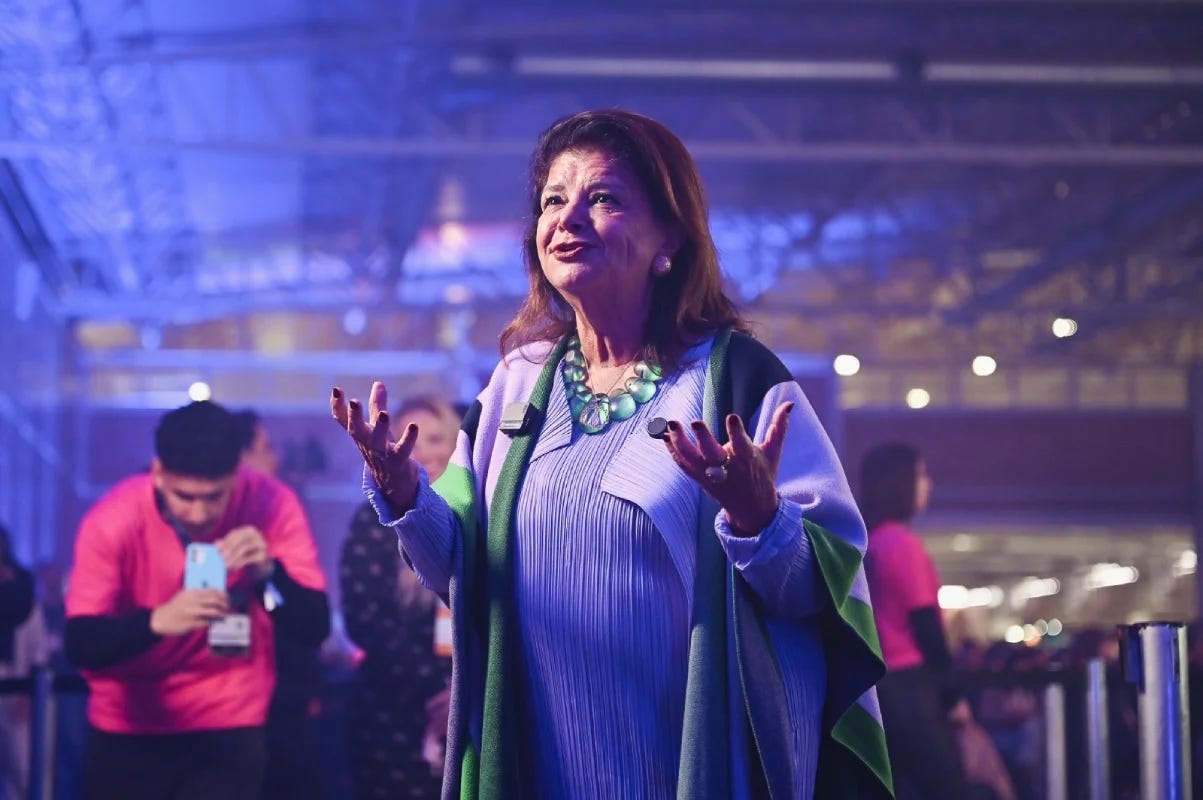 Foto colorida da Luiza Trajano na Gramado Summit - Metrópoles