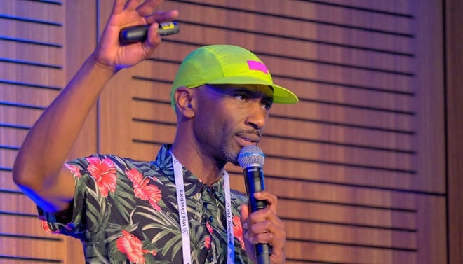 Henri Helvetica Speaking