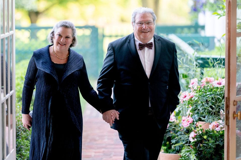 Who is Victoria Nuland's husband, Robert Kagan? Who is Victoria Nuland's husband, Robert Kagan?