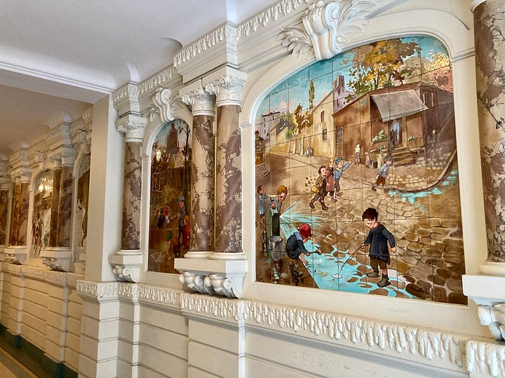 Hallway with Poulbot illustrated tiles on the walls