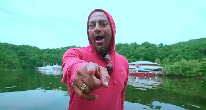 Trinidadiaanse zanger Anil Bheem kort na optredens plotseling overleden Trinidadiaanse zanger Anil Bheem kort na optredens plotseling overleden