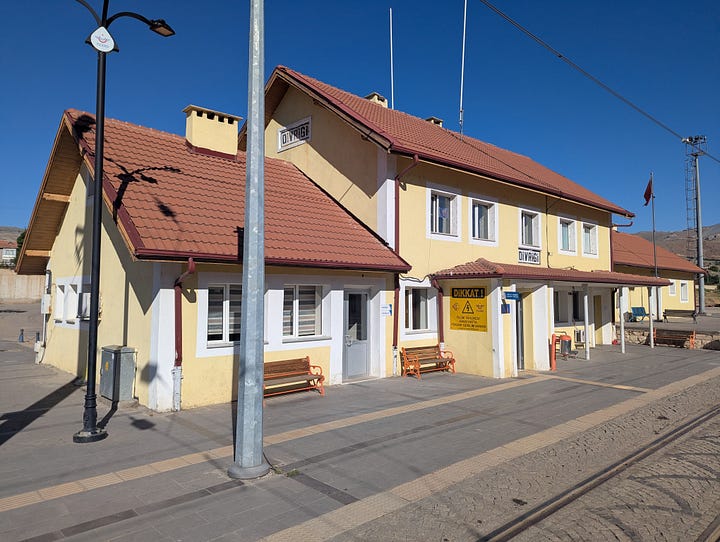Waiting for the train in Divrigi