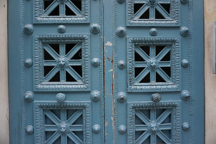 blue doors of Paris