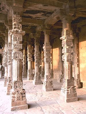 https://upload.wikimedia.org/wikipedia/commons/thumb/f/f3/Qutb_Complex_Pillars.JPG/300px-Qutb_Complex_Pillars.JPG