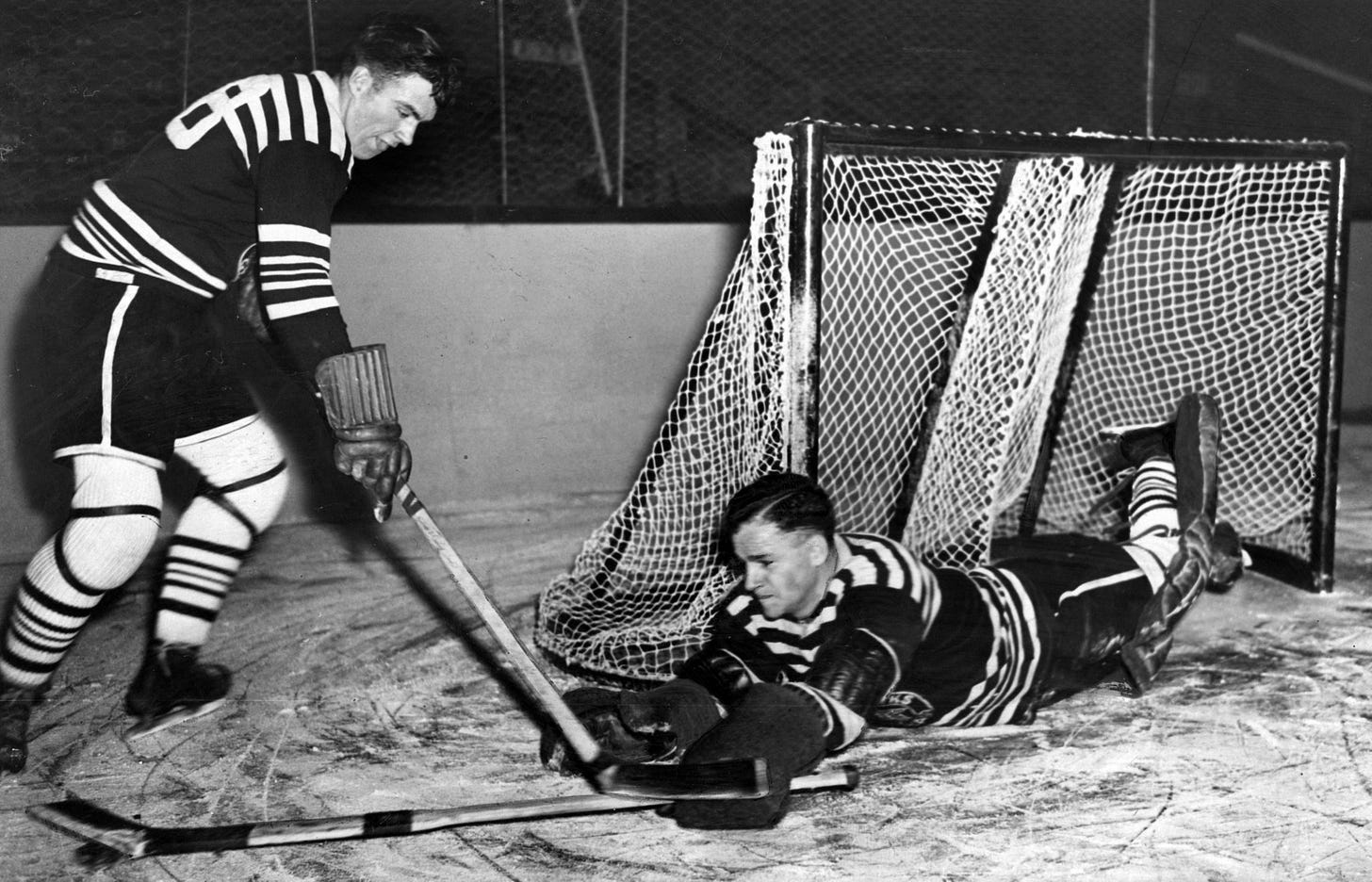 Goalie who lifted Blackhawks to 1934 Stanley Cup died two months later - Chicago Tribune Goalie who lifted Blackhawks to 1934 Stanley Cup died two months later - Chicago Tribune