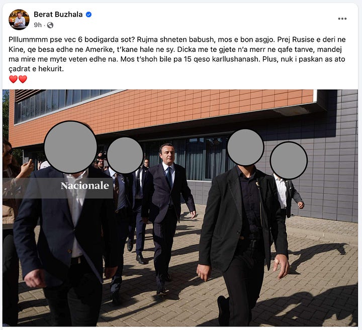 Redaktuar për Shkak të Sigurisë: Këto pamje dokumentojnë një përpjekje të organizuar mediatike për të ekspozuar dhe tallur detajet e mbrojtjes së afërt të Kryeministrit. Fytyrat janë redaktuar nga ne për të mbrojtur jetën dhe sigurinë e oficerëve të Policisë së Kosovës dhe familjeve të tyre. Por Buzhala i ka publikuar ato të paredaktuara, gjë që tregon se ai ka pasur për qëllim zbulimin e identitetit të personelit mbrojtës të Kryeministrit, një veprim i cili përbën një kërcënim ndaj sigurisë kombëtare dhe një shkelje të rëndë të etikës gazetareske.