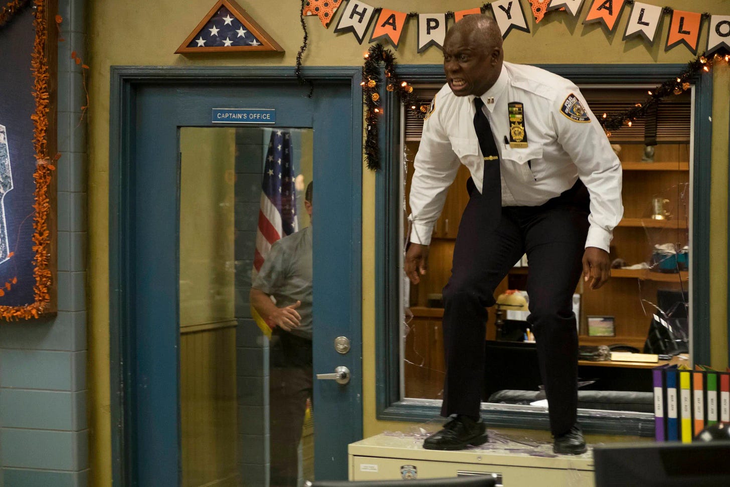 andre braugher as captain holt standing on a desk