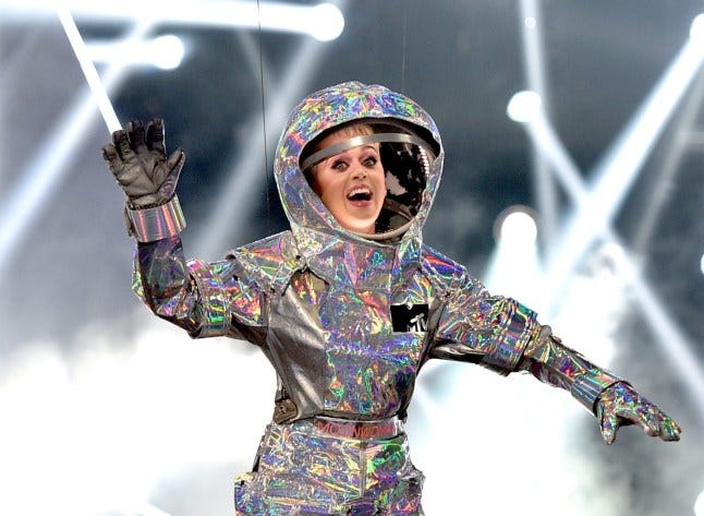 INGLEWOOD, CA - AUGUST 27: Katy Perry flies onstage during the 2017 MTV Video Music Awards at The Forum on August 27, 2017 in Inglewood, California. (Photo by John Shearer/Getty Images for MTV)