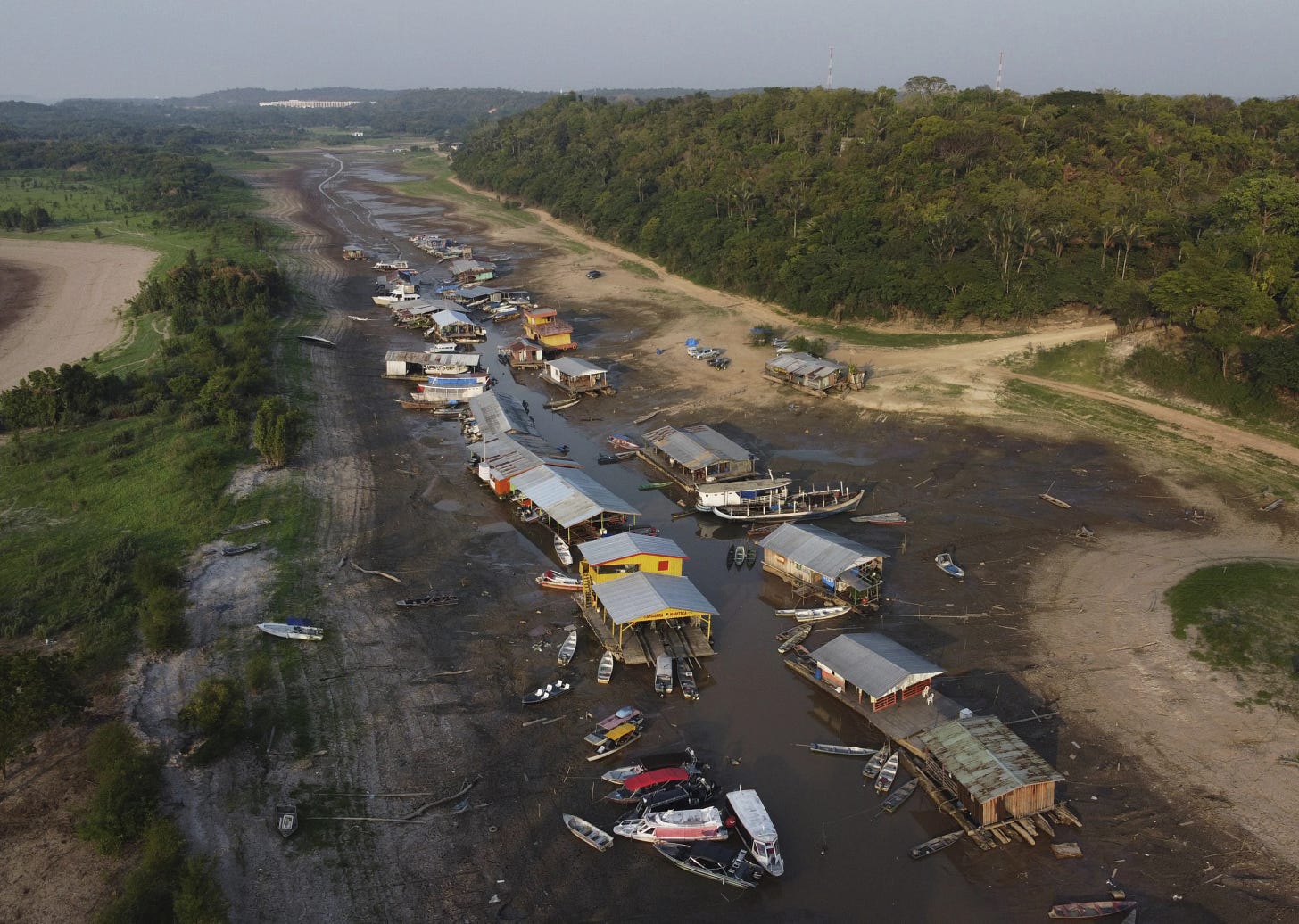 Floating homes and boats lay stranded on the dry bed of Puraquequara lake, amid a severe drought Floating homes and boats lay stranded on the dry bed of Puraquequara lake, amid a severe drought