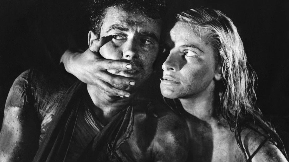 Stokrotka (Teresa Iżewska) desperately tries to keep the badly wounded Korab (Tadeusz Janczar) above water.