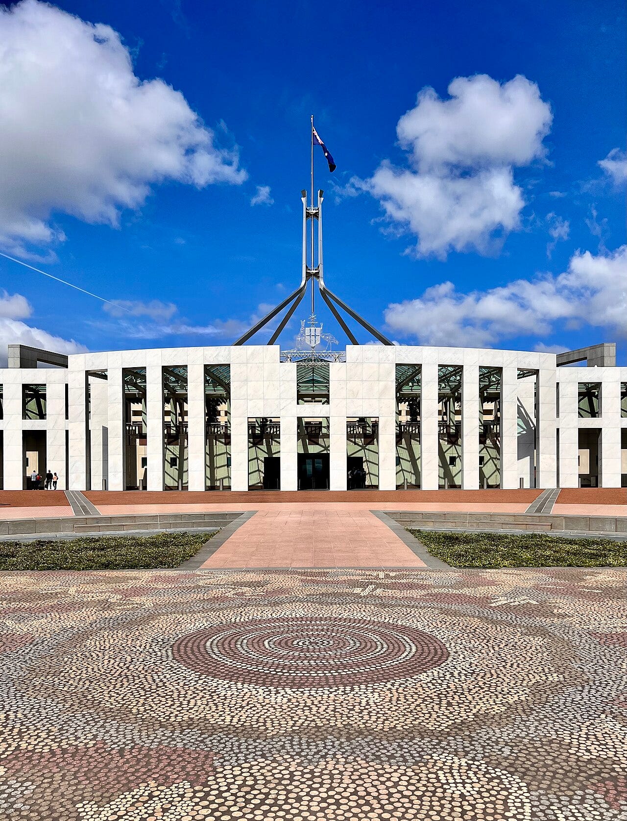 Photo: Kgbo / Wikimedia Commons (CC BY-SA 4.0) Exterior of Parliament House, Canberra, 2022