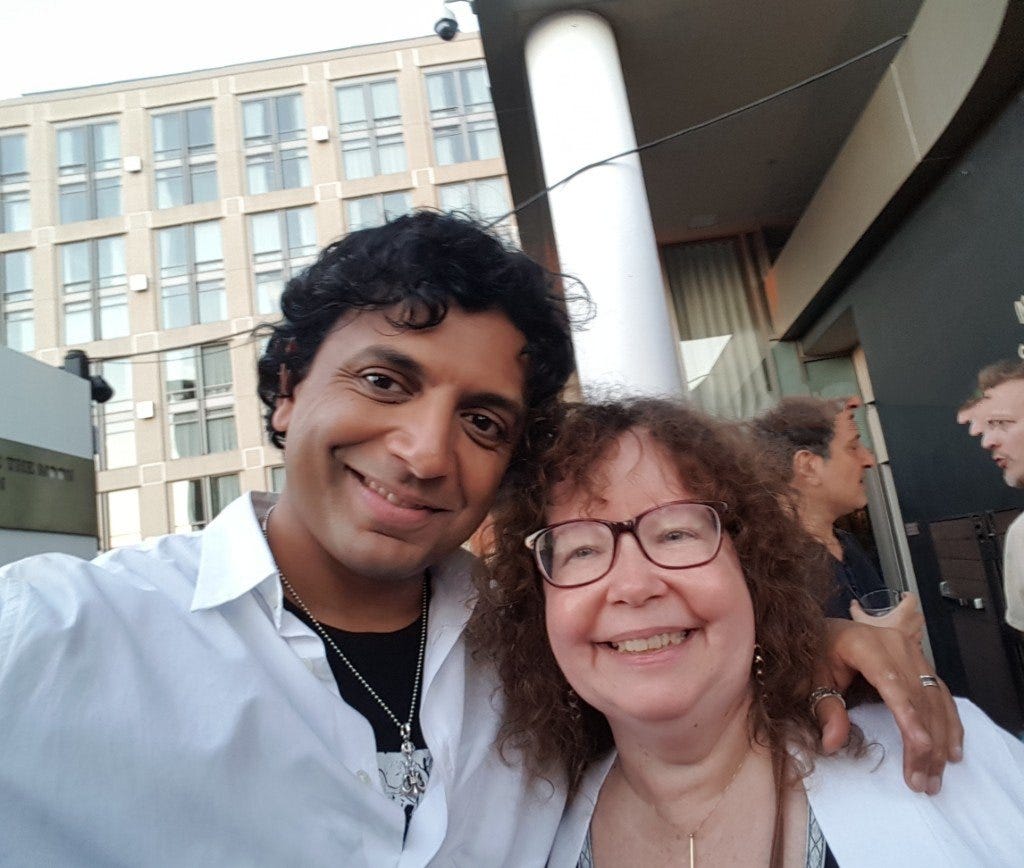 m night shyamalan with movie tv tech geeks lynn zubernis m night shyamalan with movie tv tech geeks lynn zubernis