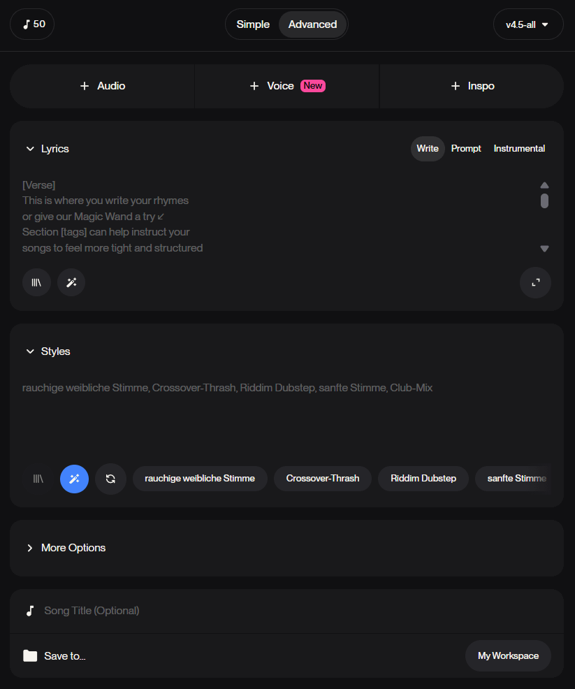 Screenshot des Suno-Erstellungsbereichs auf dunklem Hintergrund. Oben links eine Credit-Anzeige mit der Zahl 50, in der Mitte der Umschalter zwischen Simple und Advanced, oben rechts das Modell-Dropdown mit v4.5-all. Darunter Schaltflächen für Audio, Voice und Inspo, ein Eingabefeld für Lyrics, ein Feld für Styles mit Stichworten wie rauchige weibliche Stimme und Riddim Dubstep, sowie Felder für weitere Optionen, Songtitel und Workspace.