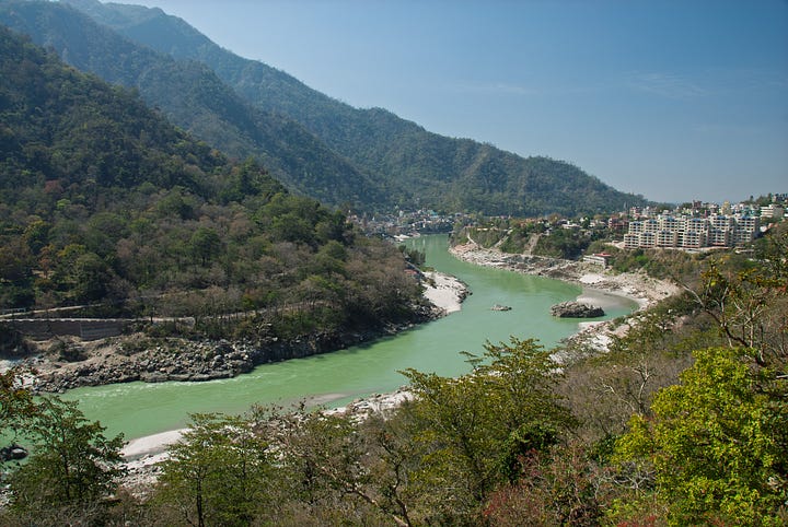 The drive up to Neelkanth.