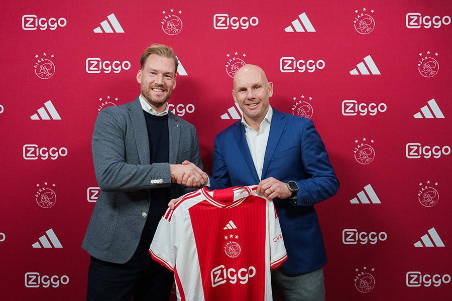 Ajax contracteert Marijn Beuker