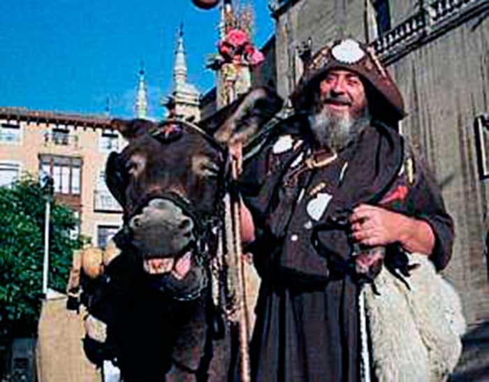 Do you want to know about medieval pilgrims´clothing? – Camino Travel Center