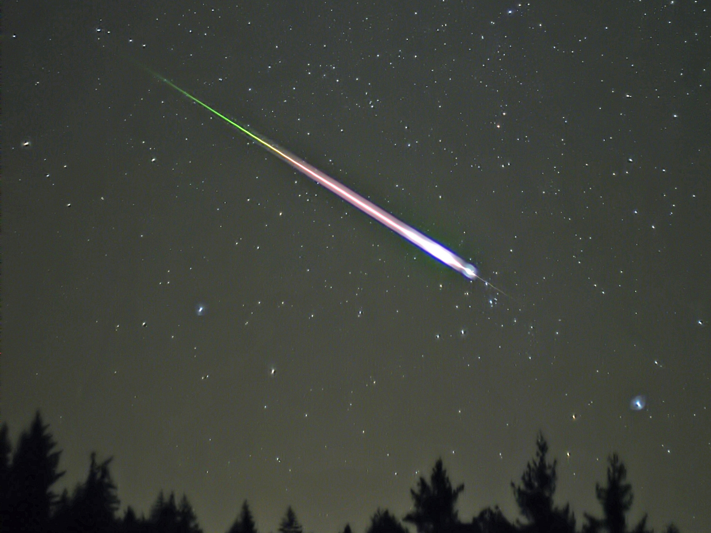 https://upload.wikimedia.org/wikipedia/commons/a/a7/Leonid_Meteor.jpg