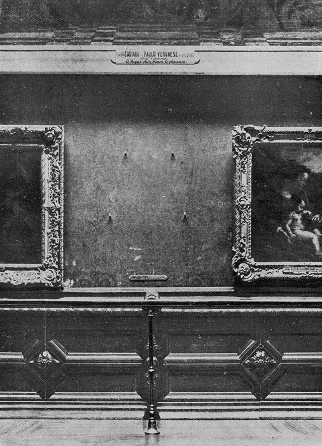 Louvre empty wall Mona Lisa theft 1911 Louvre empty wall Mona Lisa theft 1911