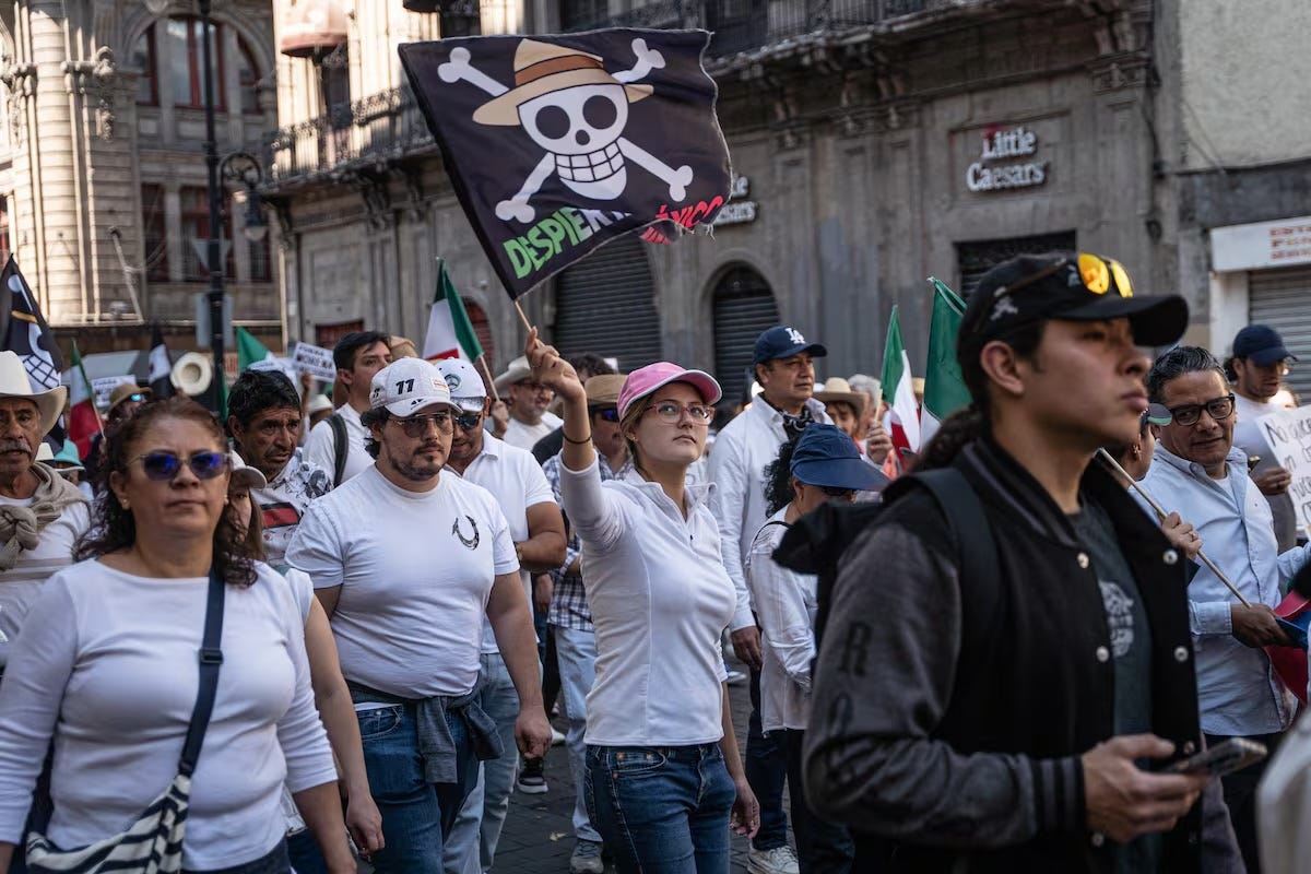 Marcha de la generación Z en Ciudad de México, el 15 de noviembre. Foto: Áurea Del Rosario para El País https://elpais.com/mexico/2025-12-05/mas-de-la-mitad-de-los-mexicanos-rechaza-que-la-manifestacion-de-la-generacion-z-haya-sido-manipulada-politicamente.html Marcha de la generación Z en Ciudad de México, el 15 de noviembre. Foto: Áurea Del Rosario para El País https://elpais.com/mexico/2025-12-05/mas-de-la-mitad-de-los-mexicanos-rechaza-que-la-manifestacion-de-la-generacion-z-haya-sido-manipulada-politicamente.html