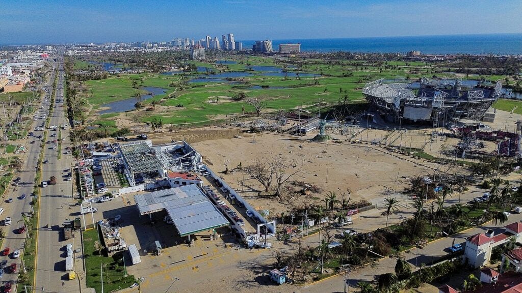 Imagen aérea del impacto del huracán Otis en la zona del Boulevard de las Naciones, se observan los daños en la Arena GNP y el Club de Golf de Acapulco Diamante Imagen aérea del impacto del huracán Otis en la zona del Boulevard de las Naciones, se observan los daños en la Arena GNP y el Club de Golf de Acapulco Diamante