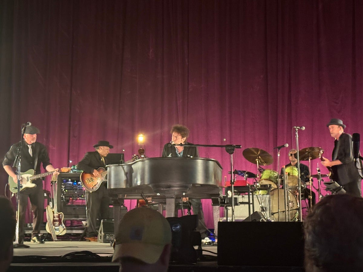 Bob Dylan / John Mellencamp / Southern Avenue / Willie Nelson / Willie Nelson & Family on Sep 14, 2024 [170-large]