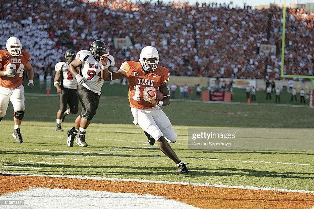 Texas QB Vince Young in action, scoring touchdown vs Texas Tech,... News  Photo - Getty Images