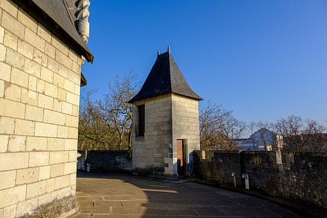 Free access ramparts and courtyard