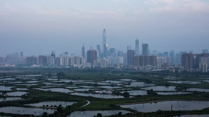 China sets up Hong Kong crisis center in mainland
