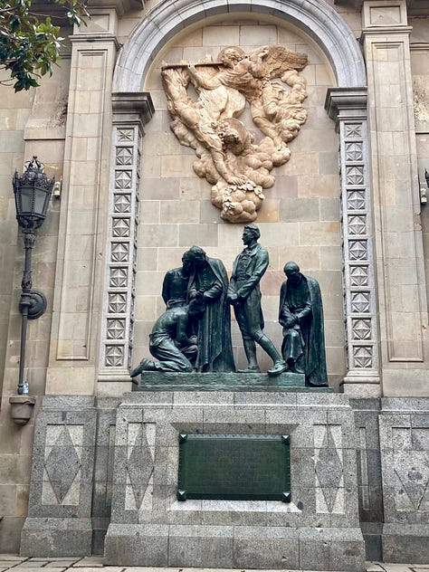 Pictures of Barcelona: cathedrals, statues, architecture, stained glass windows