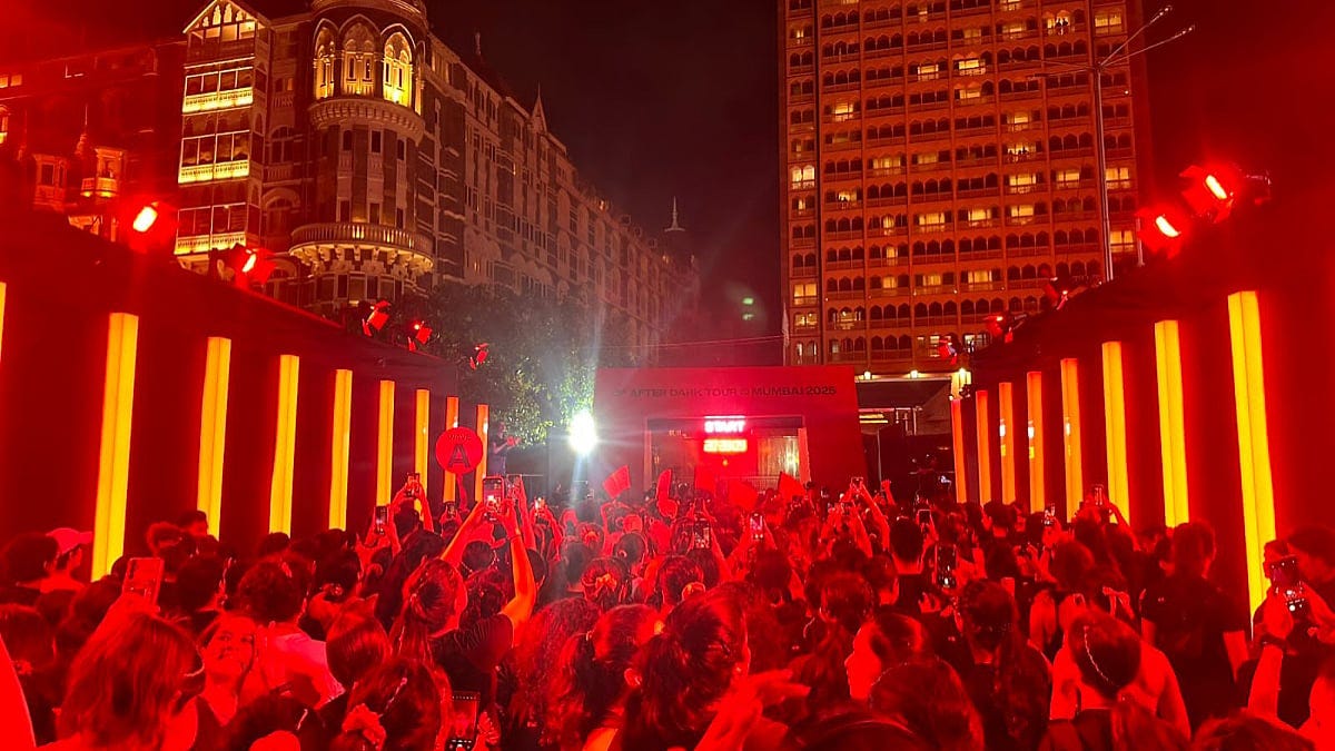 Mumbai: Over 3,000 Women Participate In 10 Km 'Nike After Dark Tour' Night  Run From Gateway Of India To Worli