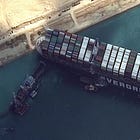 Το πλοίο που μπλόκαρε το Σουέζ έκανε ό,τι ακριβώς κάνουν οι δασμοί κάθε μέρα