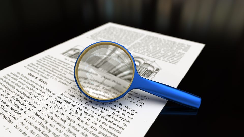 File:Magnifying glass with focus on glass.png