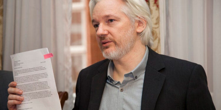 Actor John Malkovich Asks UK To ‘Rethink’ Extradition of Julian Assange