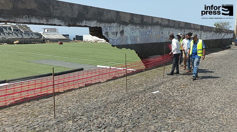 São Filipe: 5 de Julho Stadium Wall collapses after support pillar construction works