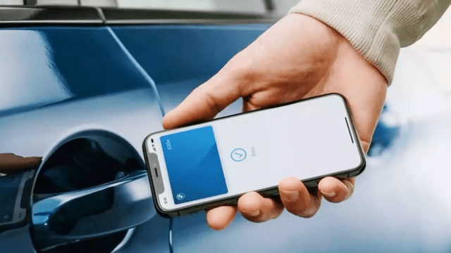 Apple's Car Key feature with a BMW (Image: BMW)