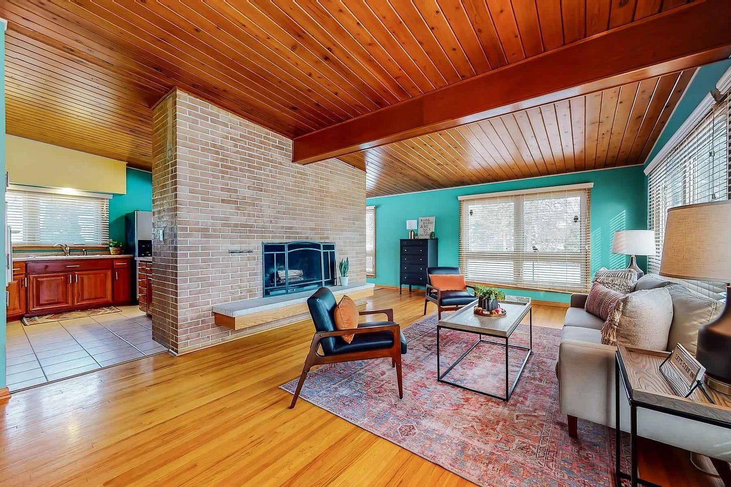 Living room featured at 510 17th St SW, Rochester, MN 55902