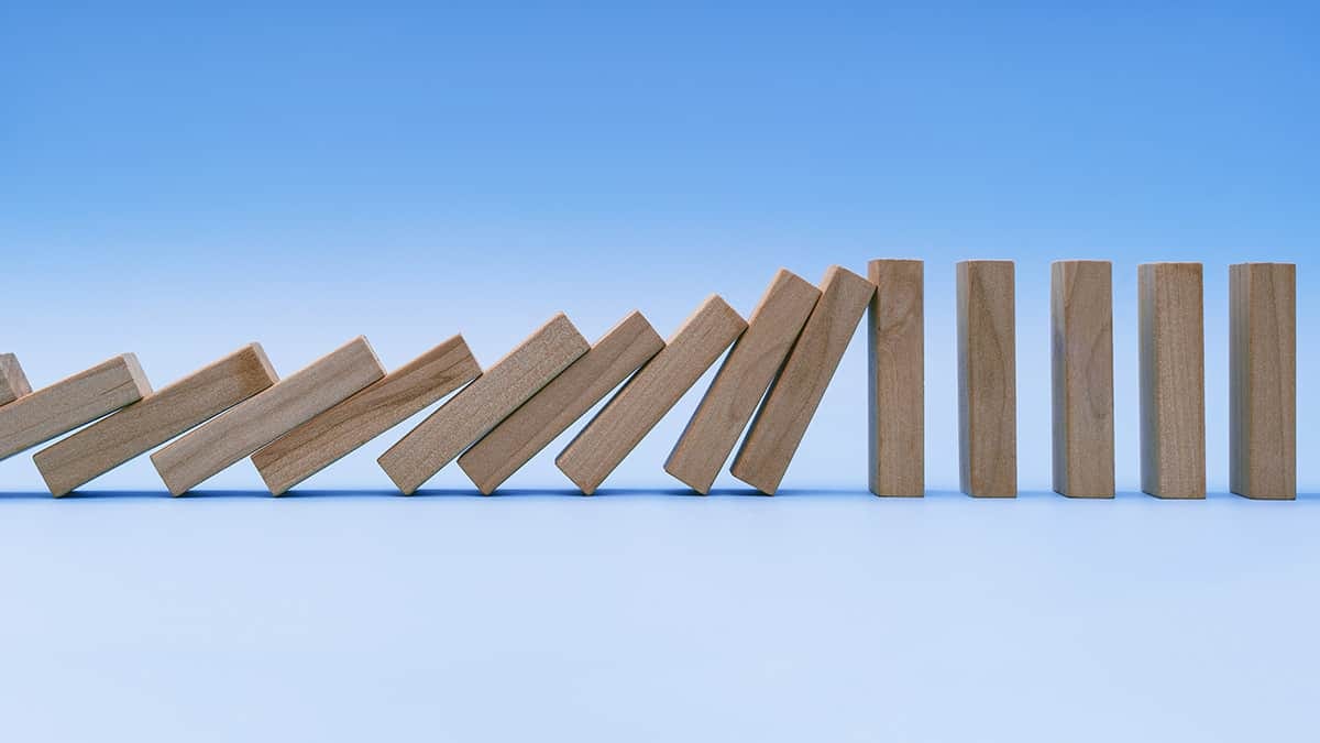 Friction plays crucial role in how dominoes topple in waves – Physics World Friction plays crucial role in how dominoes topple in waves – Physics World