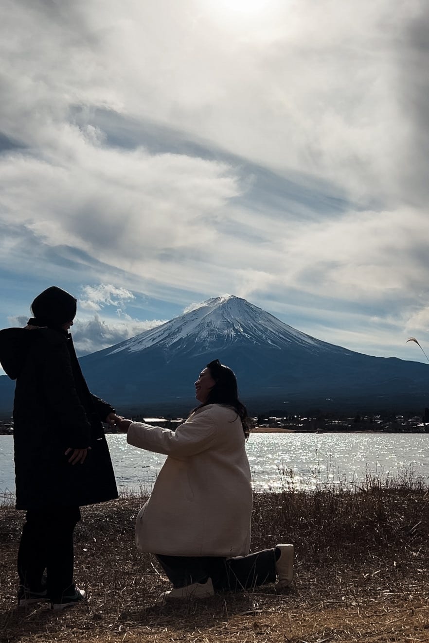 A proposal in front of Mt. Fuji
