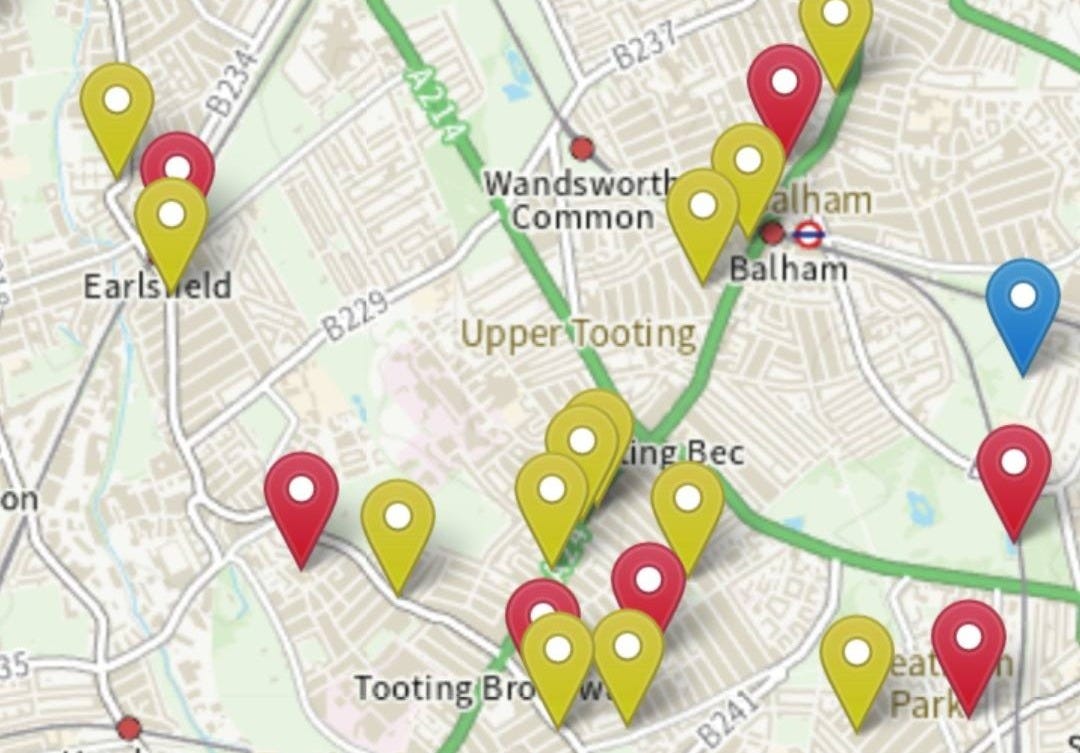 May be an image of map and text that says "99 A3216 Wandsworth 88 dle 富頂 Claphannction nction Claphan orth Claphar Commo Wandsworth Common B237 Clapm ทา South Clap B234: Earlsweld eld Wandswor.th Common alham B229= Upper UpperTooting Tooting on Balham 1940 ingBec 5 TootingBro eat Park B241-"