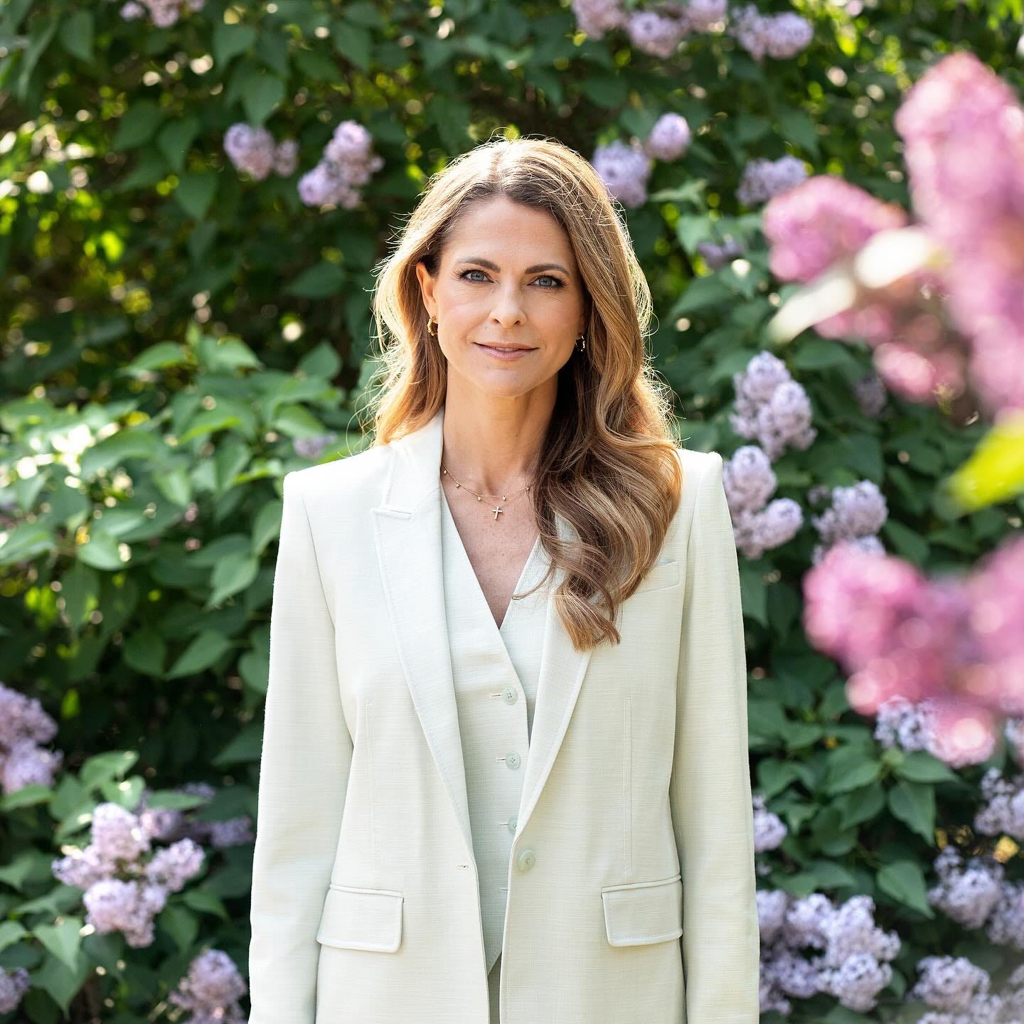 Princess Madeleine wearing light green suit in garden