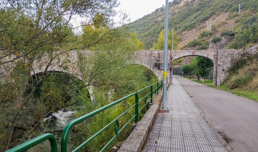 Acueducto sobre el río Bernesga, en La Robla